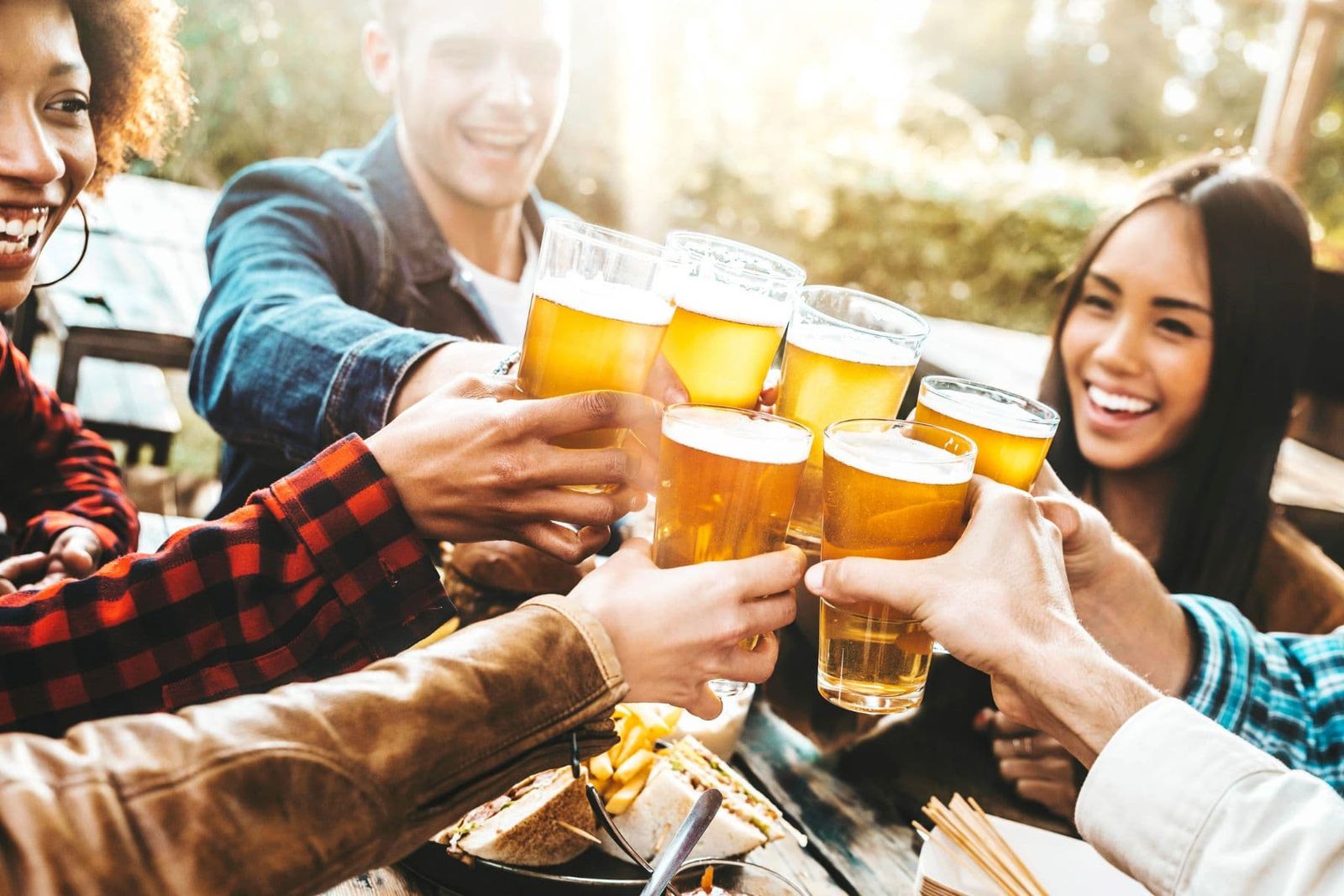 Beers Pot, Schooner, Pint or Jug? | Happy Hour Drinks & Specials