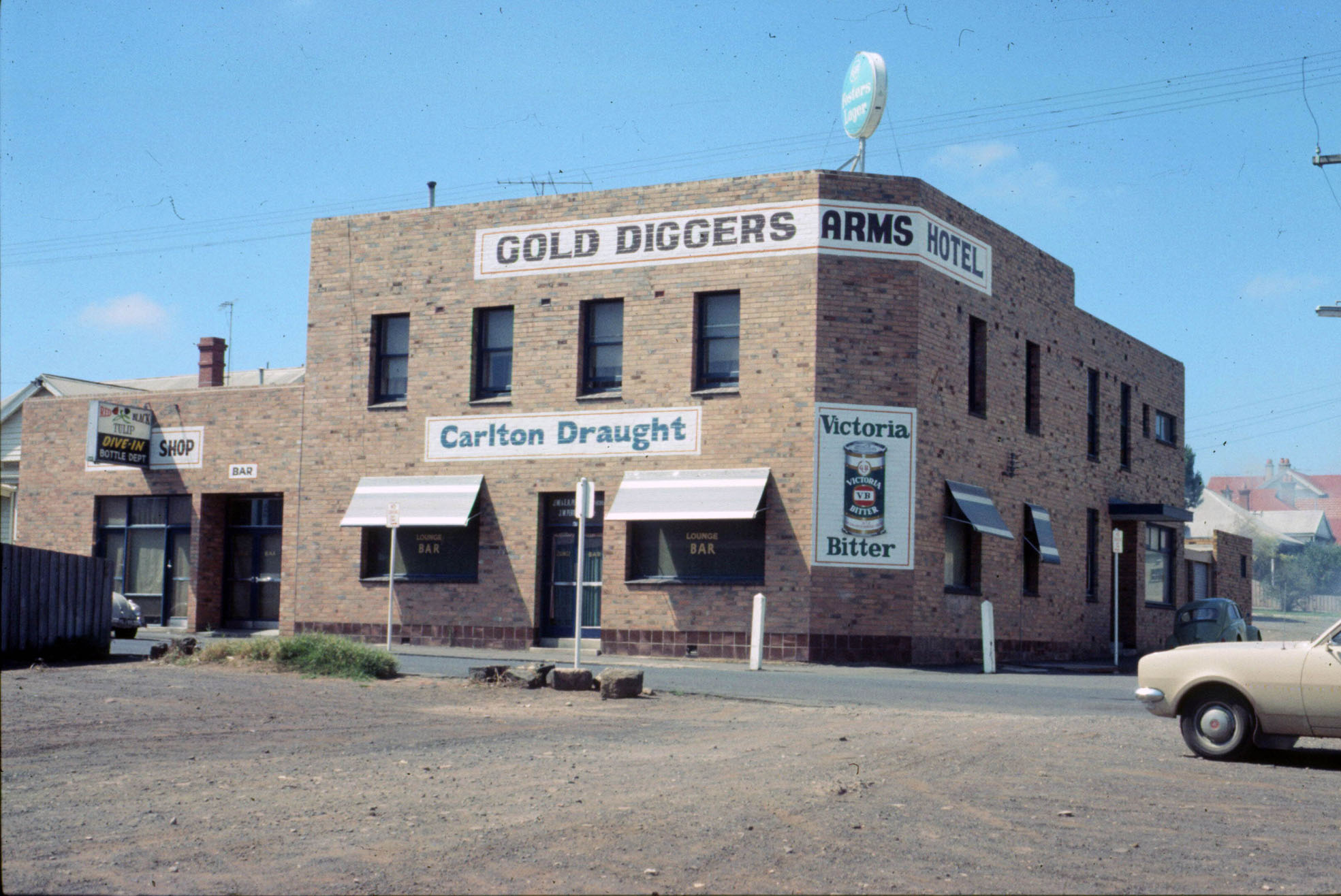 Bars - Gold Diggers Arms