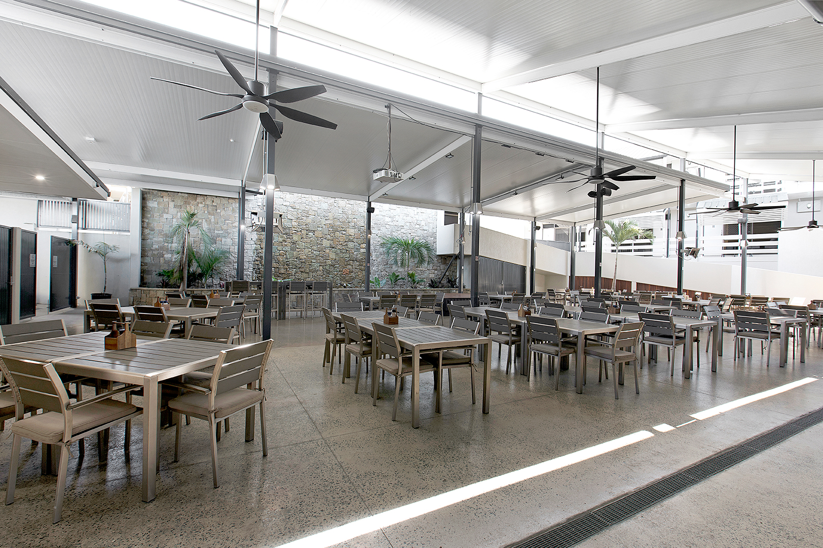Reef Gateway Hotel